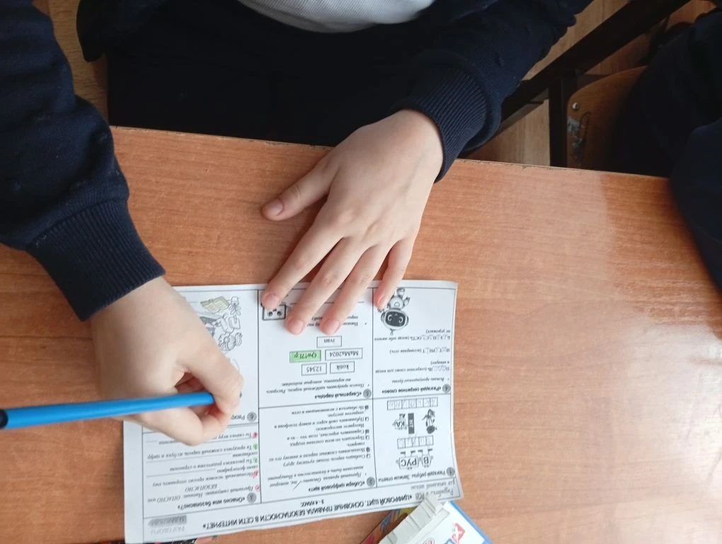 РАЗГОВОРЫ О ВАЖНОМ🇷🇺 Утро понедельника 02 марта 2026 года в школе традиционно началось с торжественн