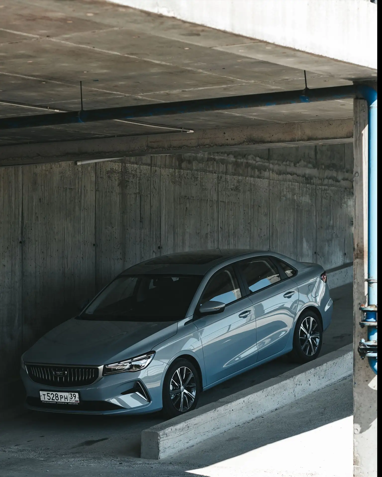 Готовы к новым впечатлениям?
В нашем автопрокате - абсолютно новые Belgee S50 в эффектном серо‑голуб