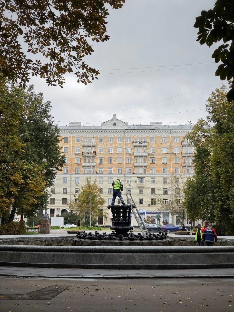 ⛲ На той неделе специалисты чистили фонтан на Новопесчаной.