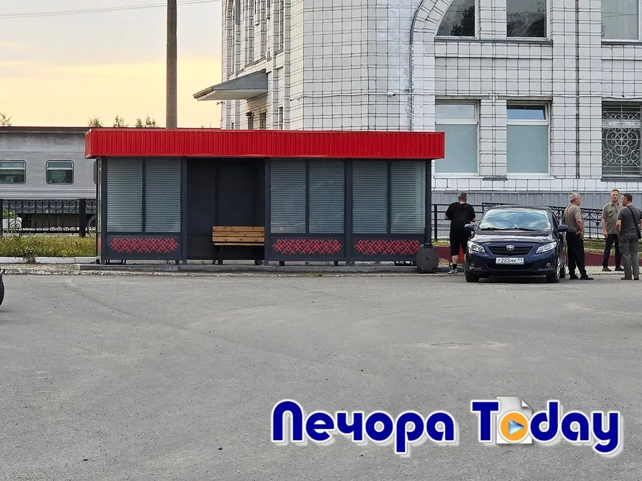 Понимаем, что нам бы всем хотелось остановки с обогревом, USB-зарядкой, а лучше еще и с...