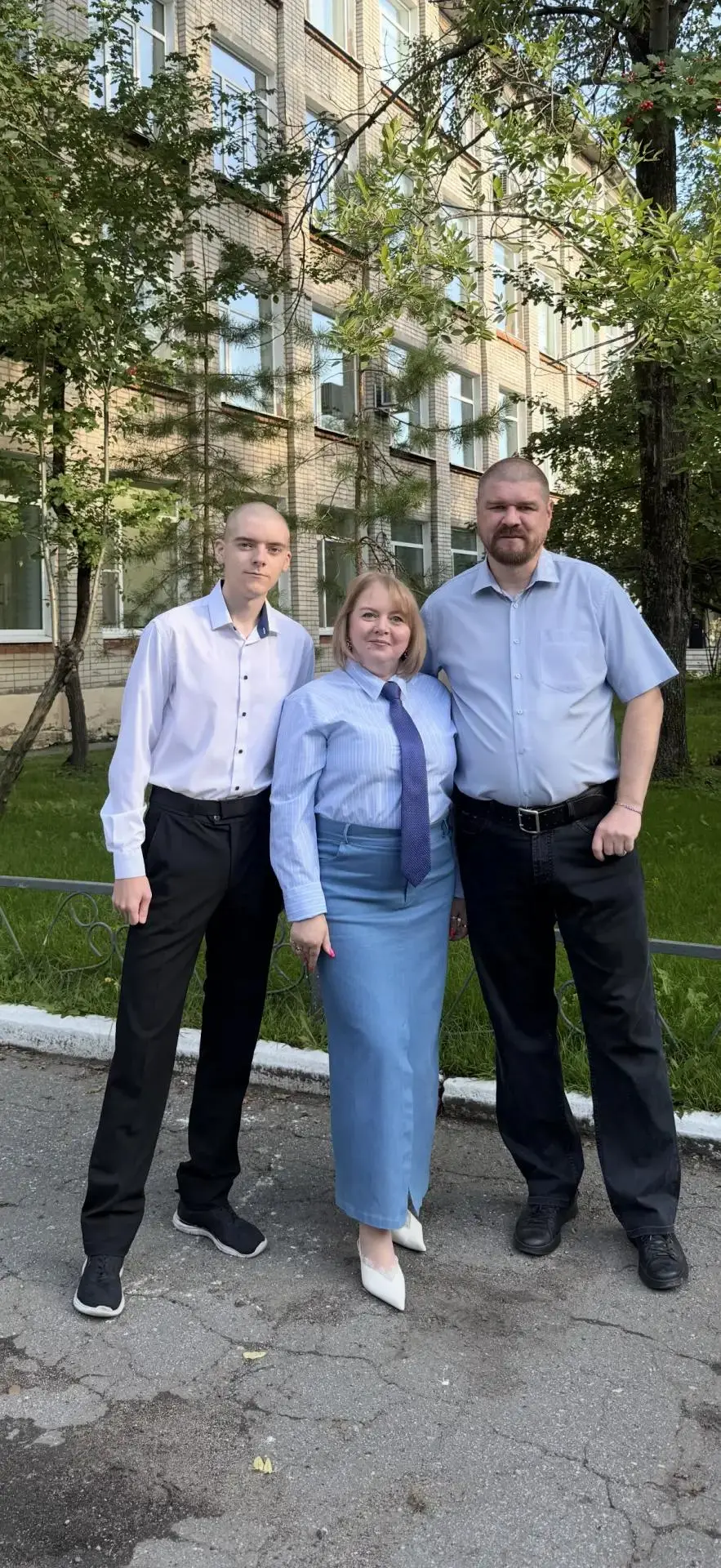 Наше последнее школьное 1 сентября. Вчера вспоминали с мужем, как наш сын, после выпуск...