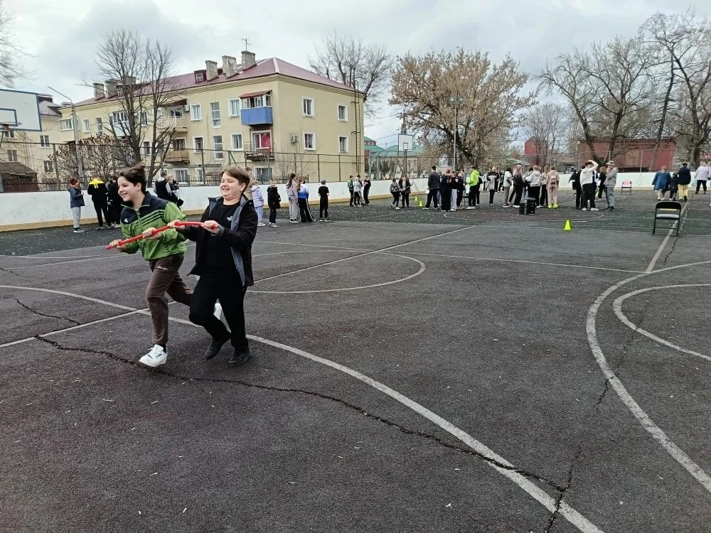 📢 Поздравляем 5А класс!  1 апреля наш 5А класс принял участие в спортивно-игровой программе «Каникул