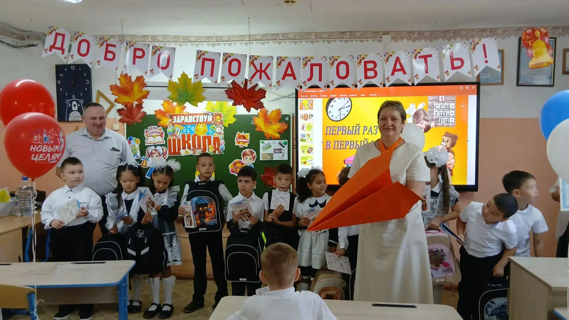 1 сентября в нашей школе прошла добрая акция «Самолётик будущего» — традиция проекта «Н...