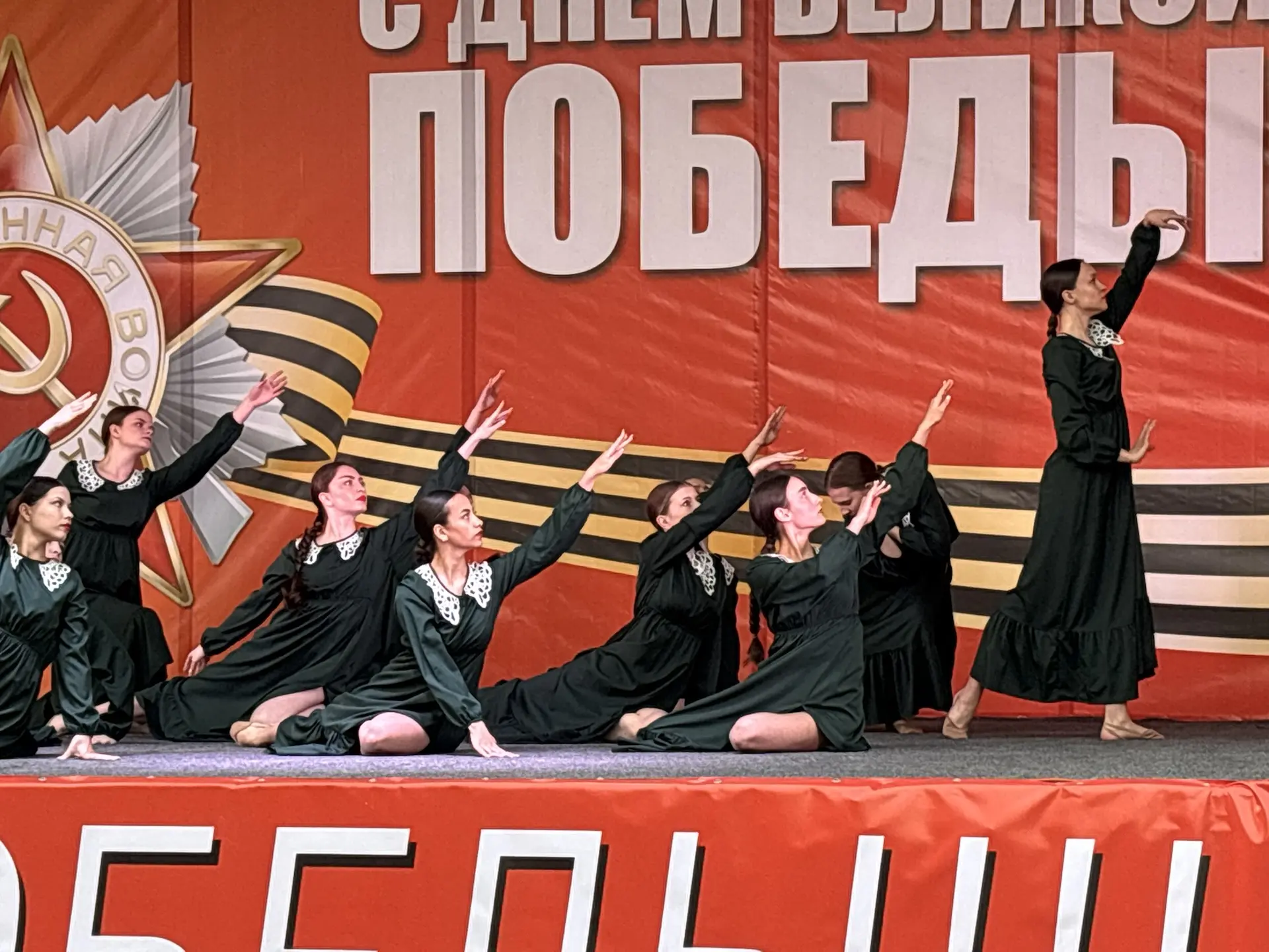 Праздничный концерт ко Дню Победы прошёл на площади «Центральная»!  ⭐️ В честь 9 Мая звучали песни в