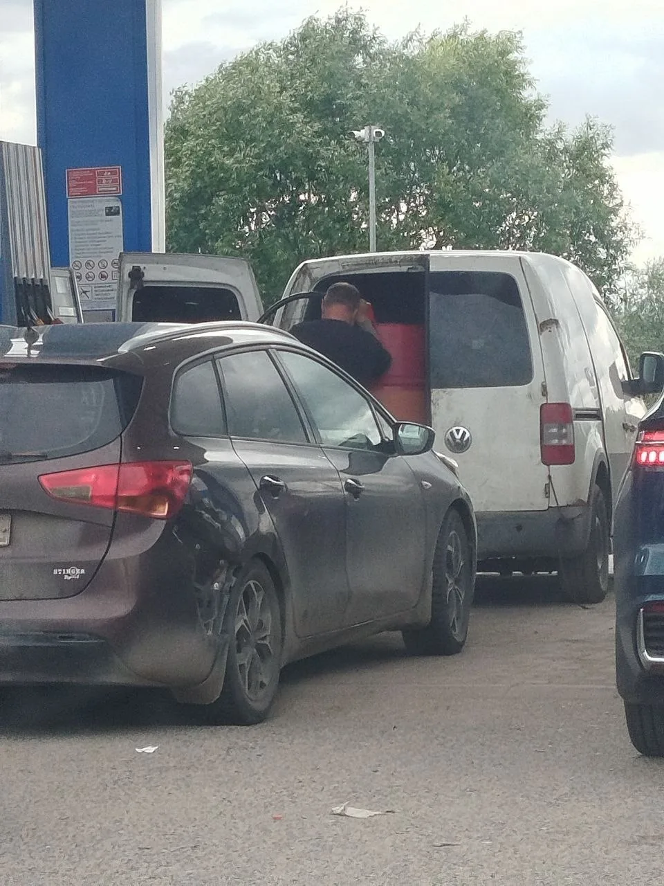 ⚡️⛽️Дружище, оставь нам, зачем тебе сразу 200 литров?)

✅Коломна Актуальная. Подписаться