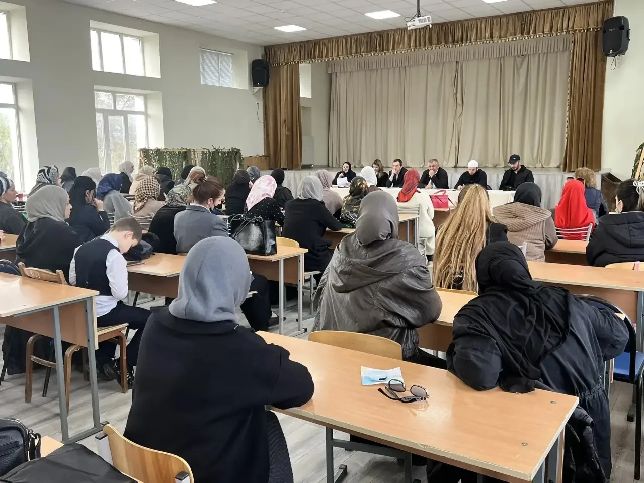 Родительское собрание в гимназии: профилактика нарушений среди подростков  23 апреля в актовом зале 