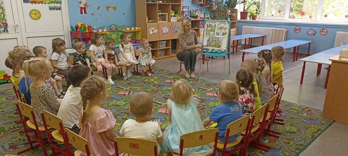 Тематическая беседа в младшей группе "Светлячок" на тему:"Безопасные каникулы"