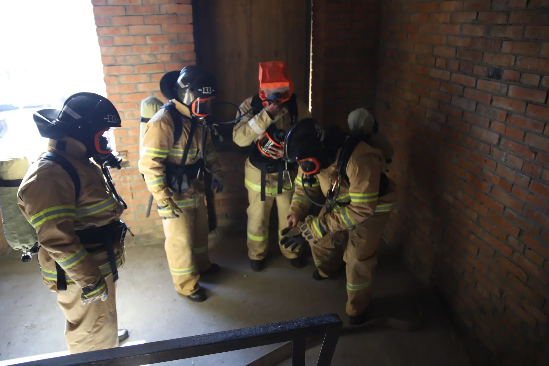 Пополнение в рядах профессионалов🚒   Сегодня на Выставке пожарно-спасательной службы Новосибирской о