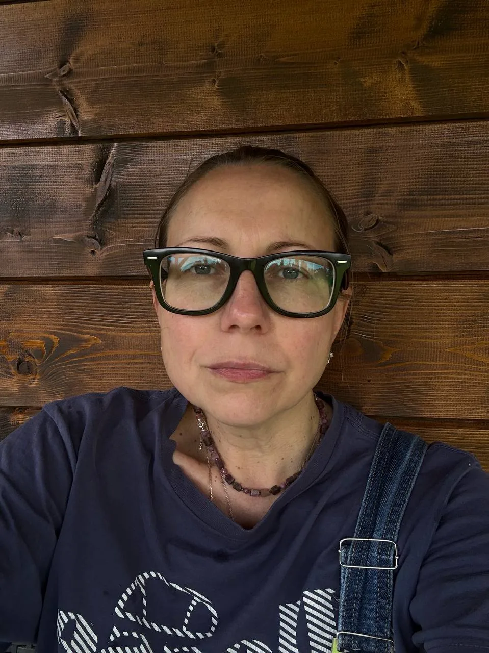 Была сейчас на ПВЗ.
Жду когда мне вынесут заказ.
Заходит пара, он и она, лет 30.
Диалог за моей спин