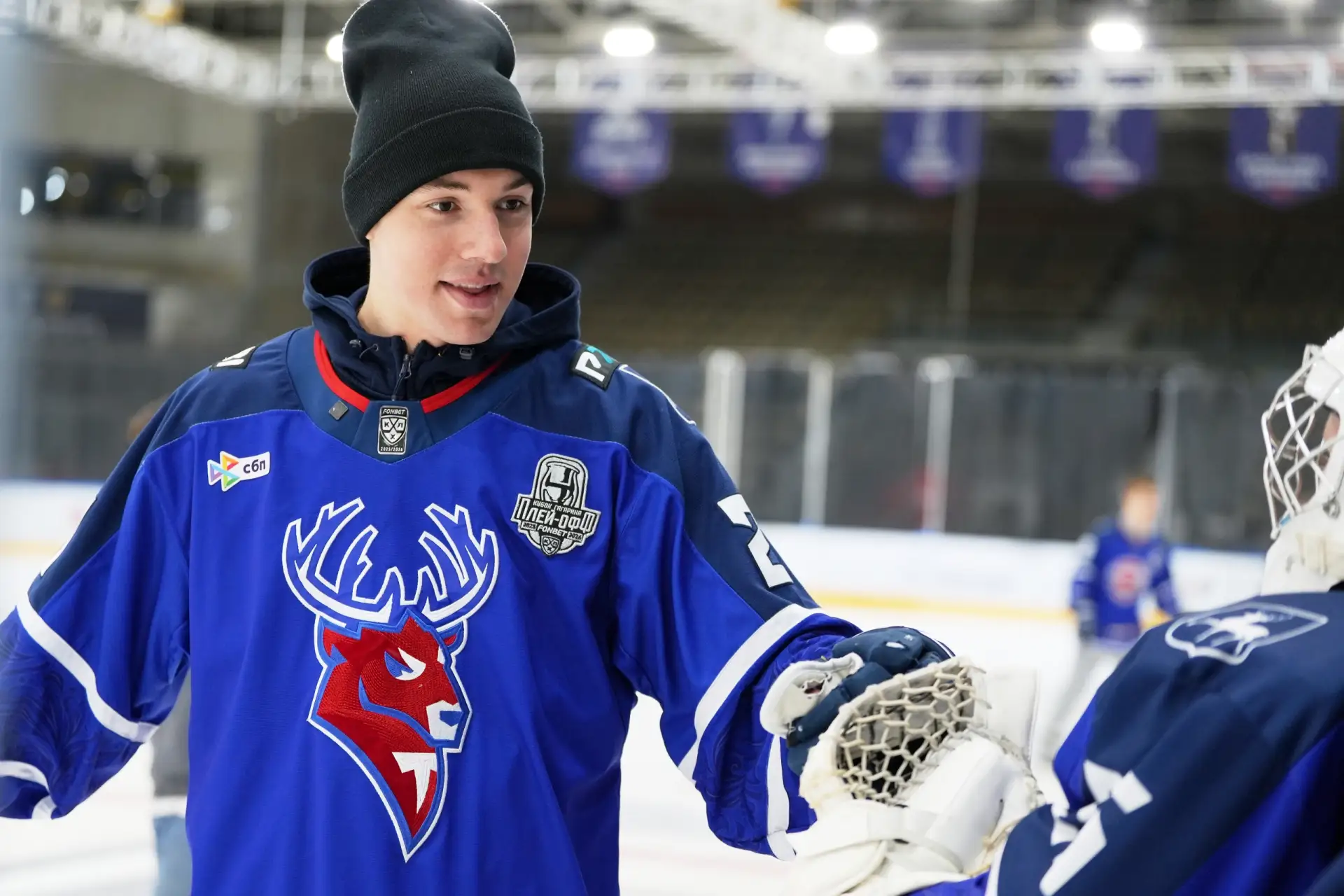 Звёзды хоккея — студенты Мининского университета 🏒  На льду встретились профессионалы и юные таланты