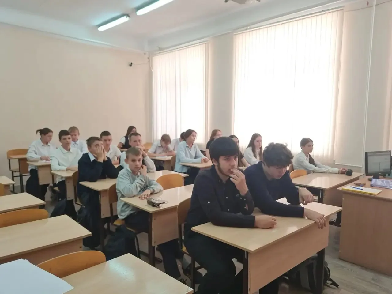 В рамках реализации социально-психологического направления в 9Б классе был проведен кла...