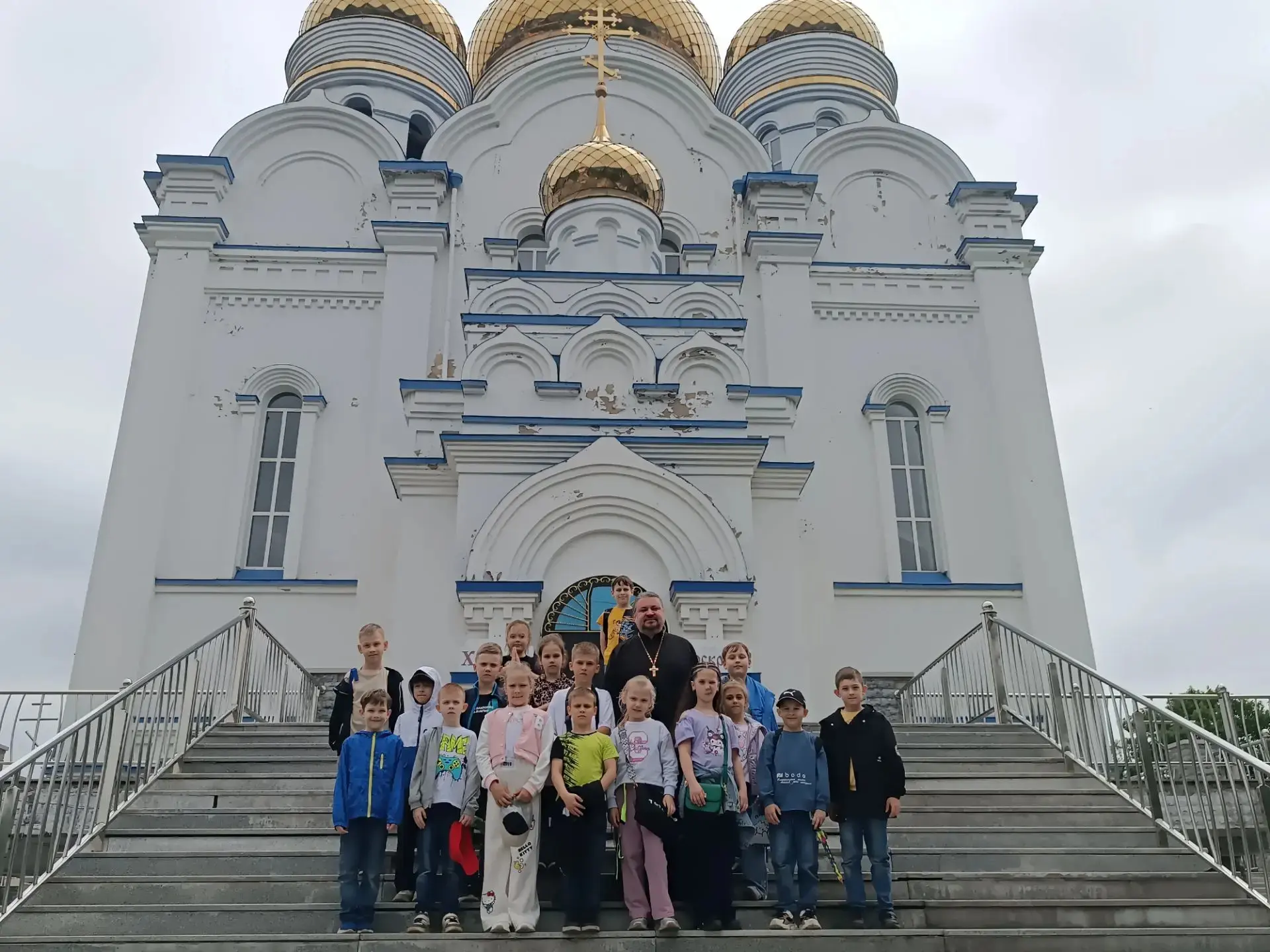 ⛅Мрачная погода не помеха нашему настроению, потому что мы снова встретились в пришкольном лагере!🥞