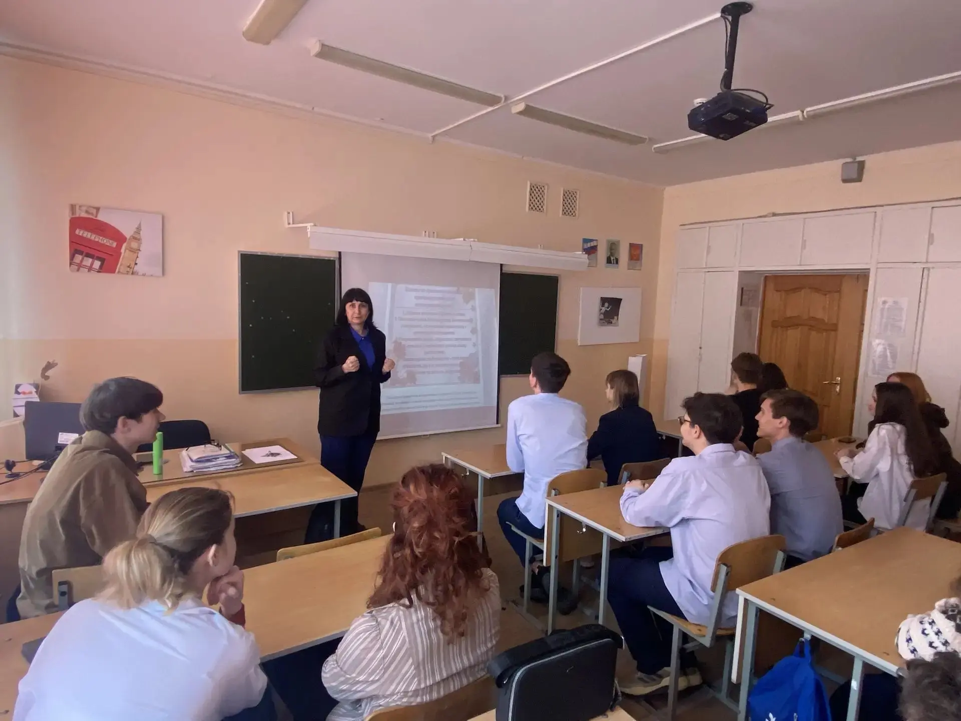 В 11А классе состоялся важный и актуальный классный час на тему «Правонарушение, преступление и подр