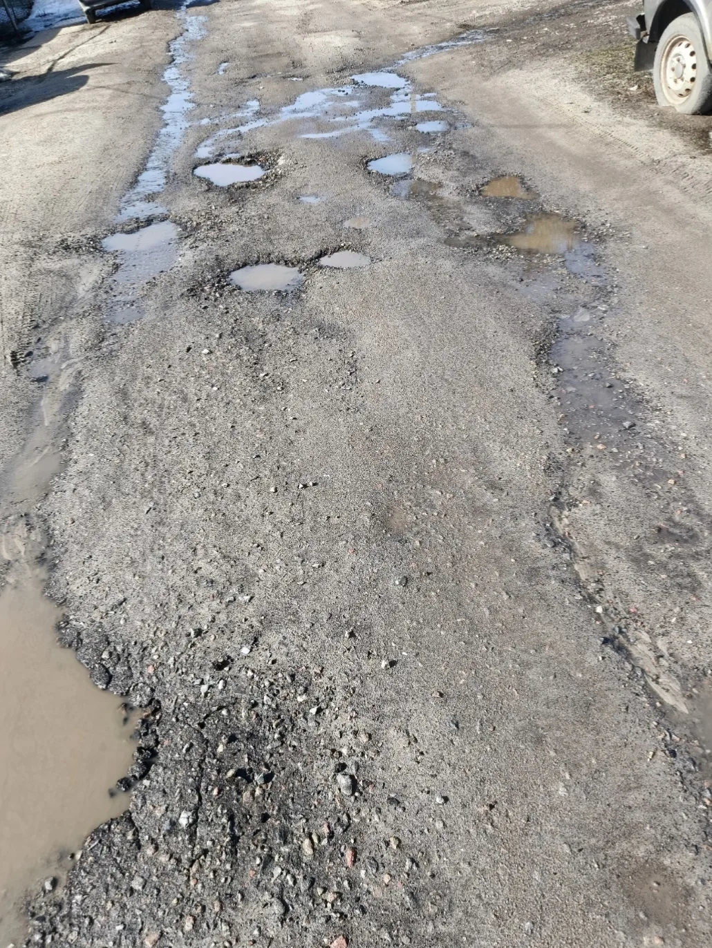 Местный житель пожаловался врио губернатора Белгородской области на состояние дороги по...