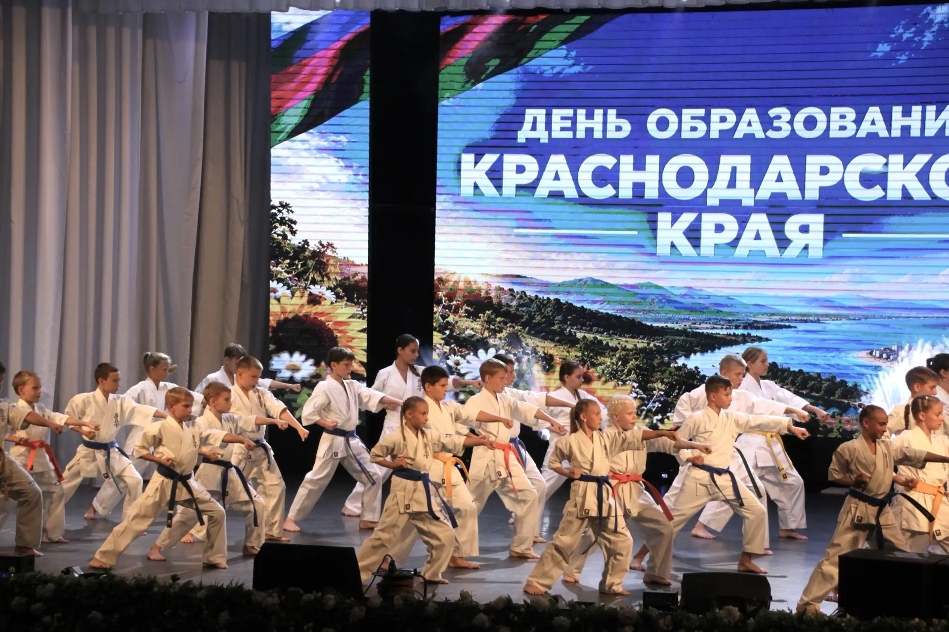 Сегодня в Афипском Дворце культуры состоялся праздничный концерт, посвящённый Дню образ...