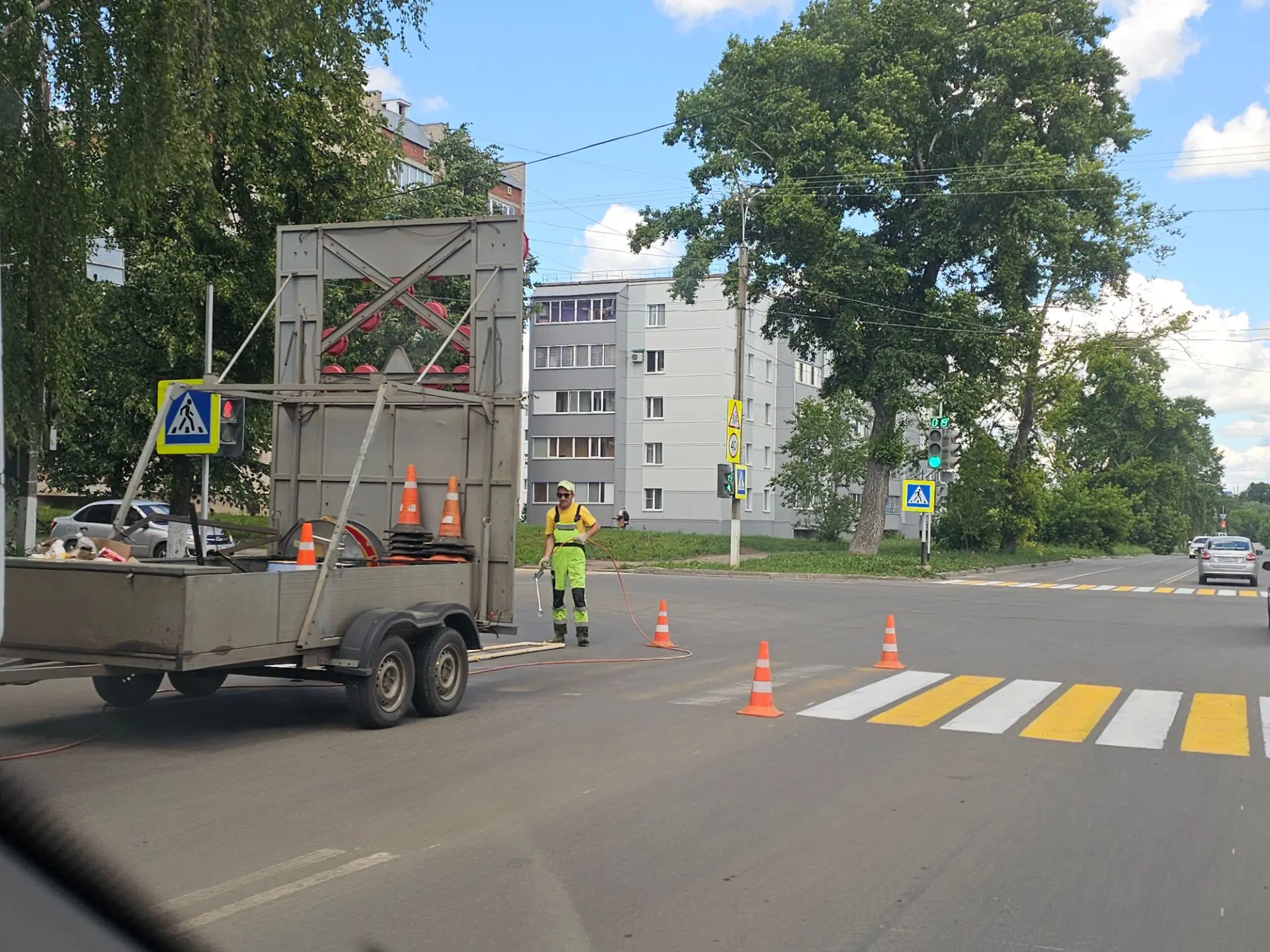 ☀С добрым утром, Родная Бугульма!

В городе продолжаются работы по нанесению дорожной разметки. Выпо