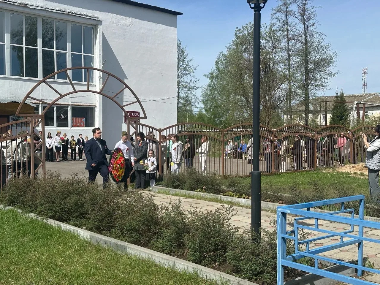 🎗️ Сегодня, в торжественной обстановке, на митинге, посвящённом Дню Победы, от нашей ш...