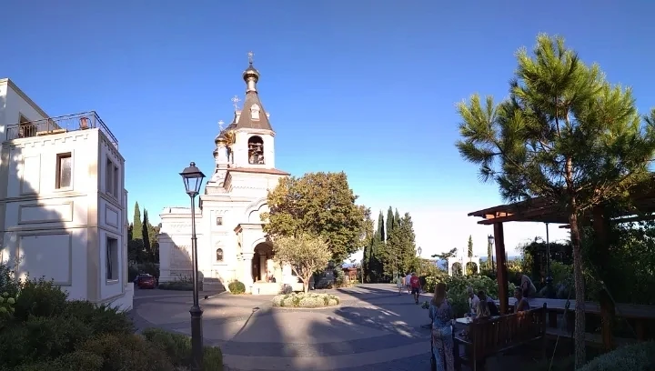 Алупка. Сентябрь 2026г. Панорамки вечерней Алупки ( Храмовая площадь, Дача Аладьиной).