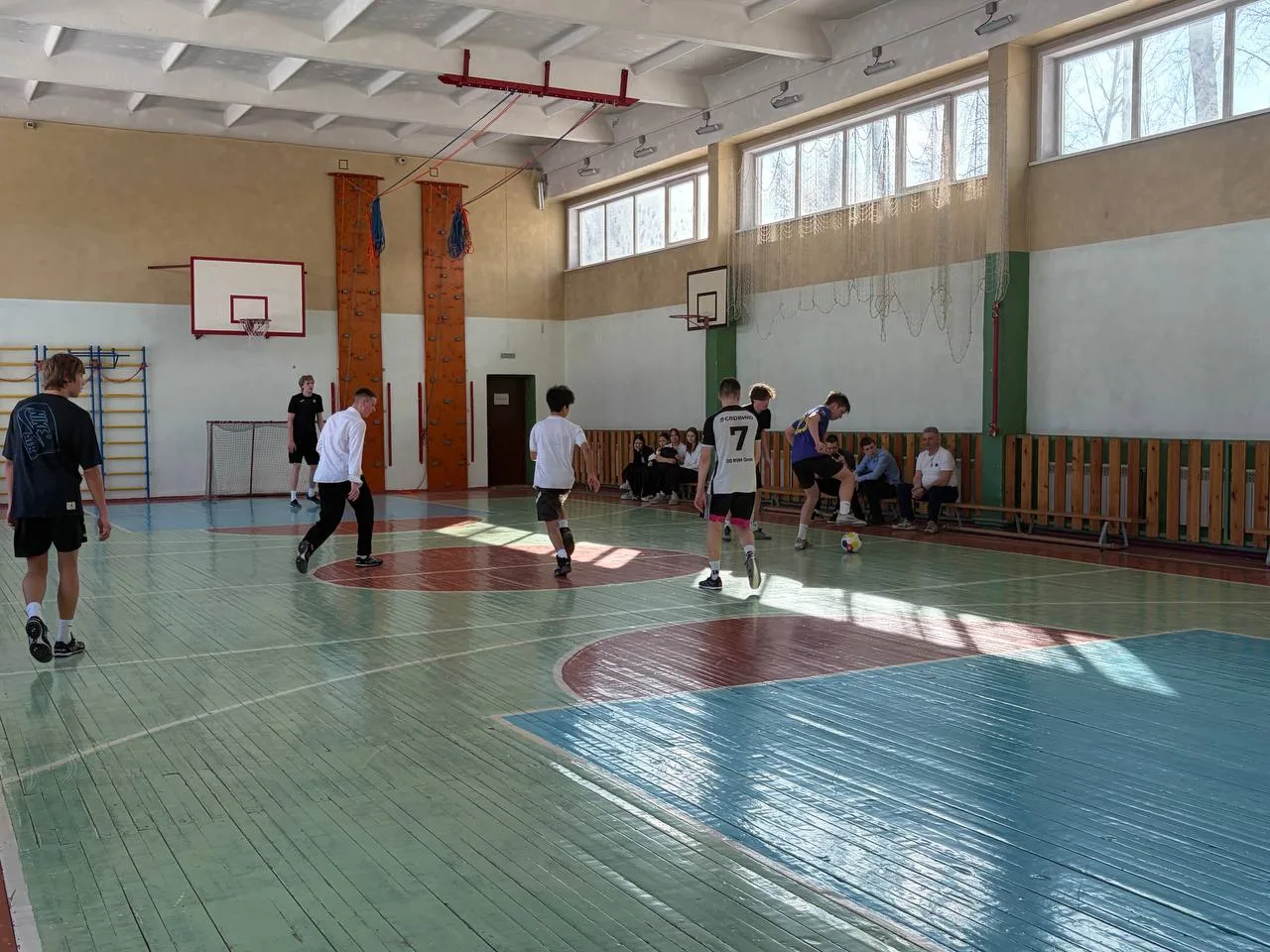 ⚽ 5 марта в рамках профилактической недели «Независимое детство!» прошел товарищеский матч между 10 
