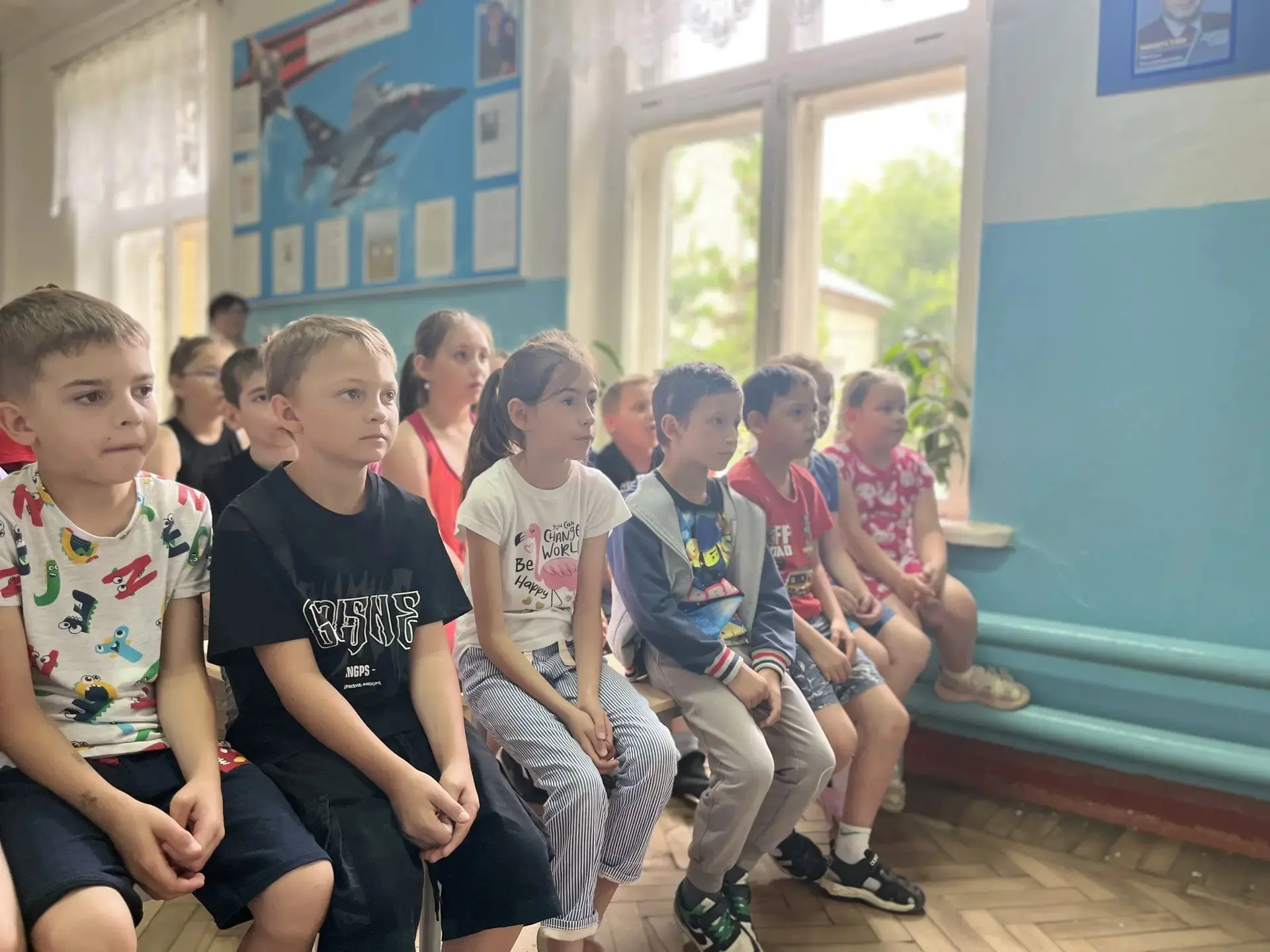 Сегодня у нас в школе настоящий праздник! ☀️ Несмотря на погоду, настроение солнечное, ведь в пришко