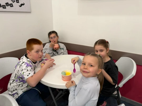 НАШИ ЭКСКУРСИИ: ФАБРИКА МОРОЖЕНОГО   🍦На неделе ребята 2 «Г» отметили потепление экскурсией на фабри