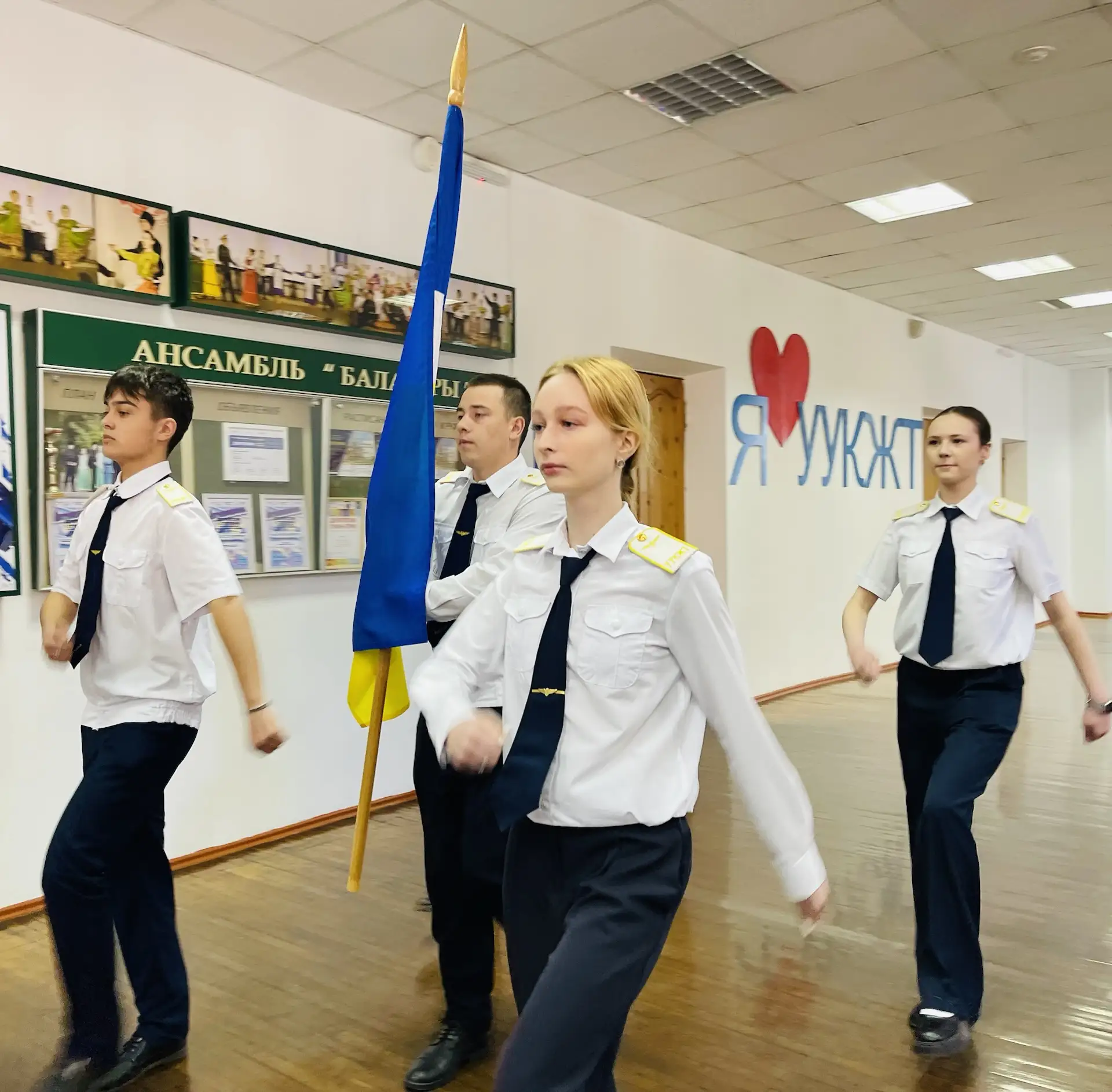 🇷🇺🎉 Торжественная линейка — гордость и достижения! 🌟  Сегодня, 18 мая, в УУКЖТ ИрГУПС прошла традици