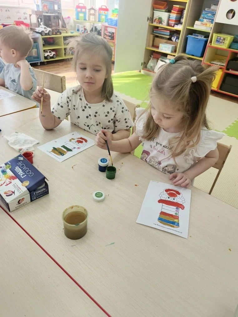 День смеха в наших дошкольных отделениях: море веселья и творчества! 🎉   В наших дошкольных отделени