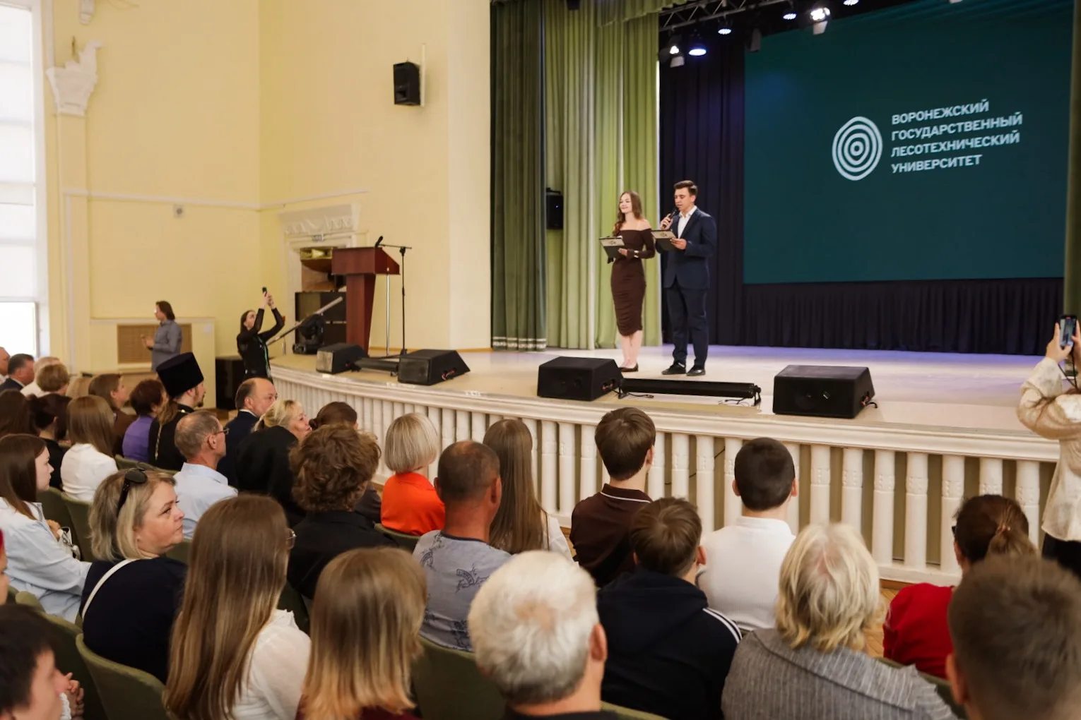 🎓 Студенты СПО экономического факультета и ФКНиТ уже готовятся к получению первых студ...
