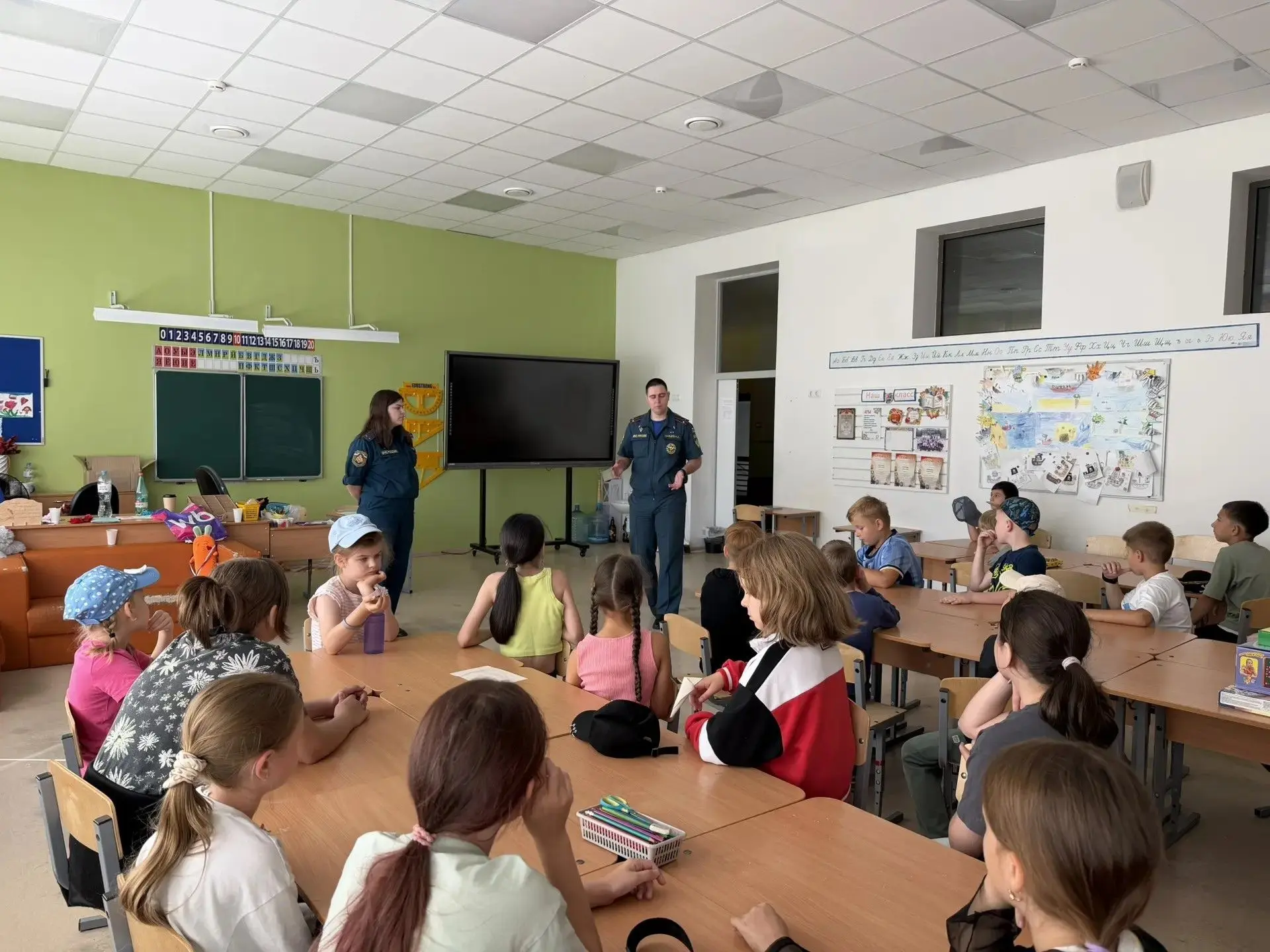 Г.о. Балашиха МБОУ "Гимназия №1":
Для воспитанников городского лагеря "Ромашка" сотрудники МЧС прове