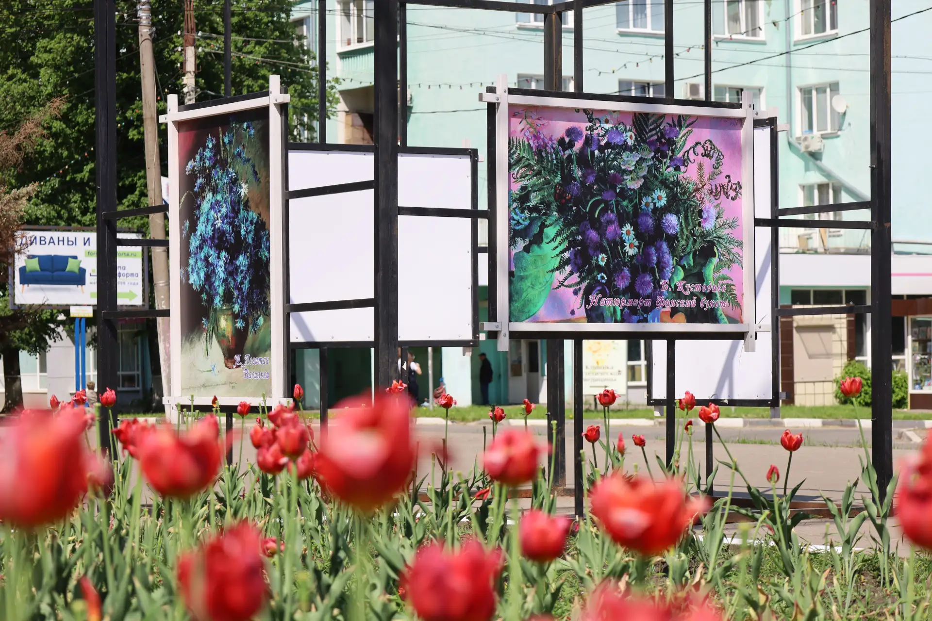 🏞️ На пересечении улиц Московской и Комсомольской обновилась экспозиция: теперь на кубах размещены н