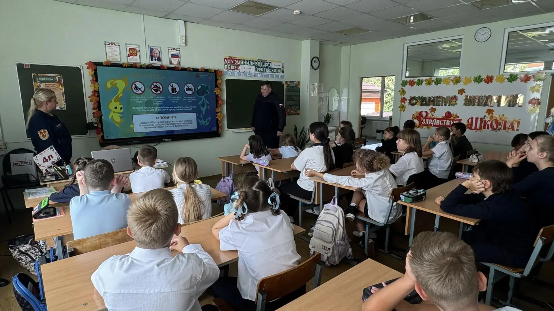 Урок безопасности: школьники встретились с сотрудниками пожарной части Щапово
