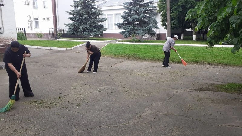 Управление финансов администрации МО "Кошехабльский район" приняло участие в уборке тер...
