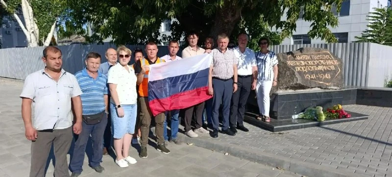 Накануне Дня Государственного флага Российской Федерации сотрудники вагонного депо Мари...