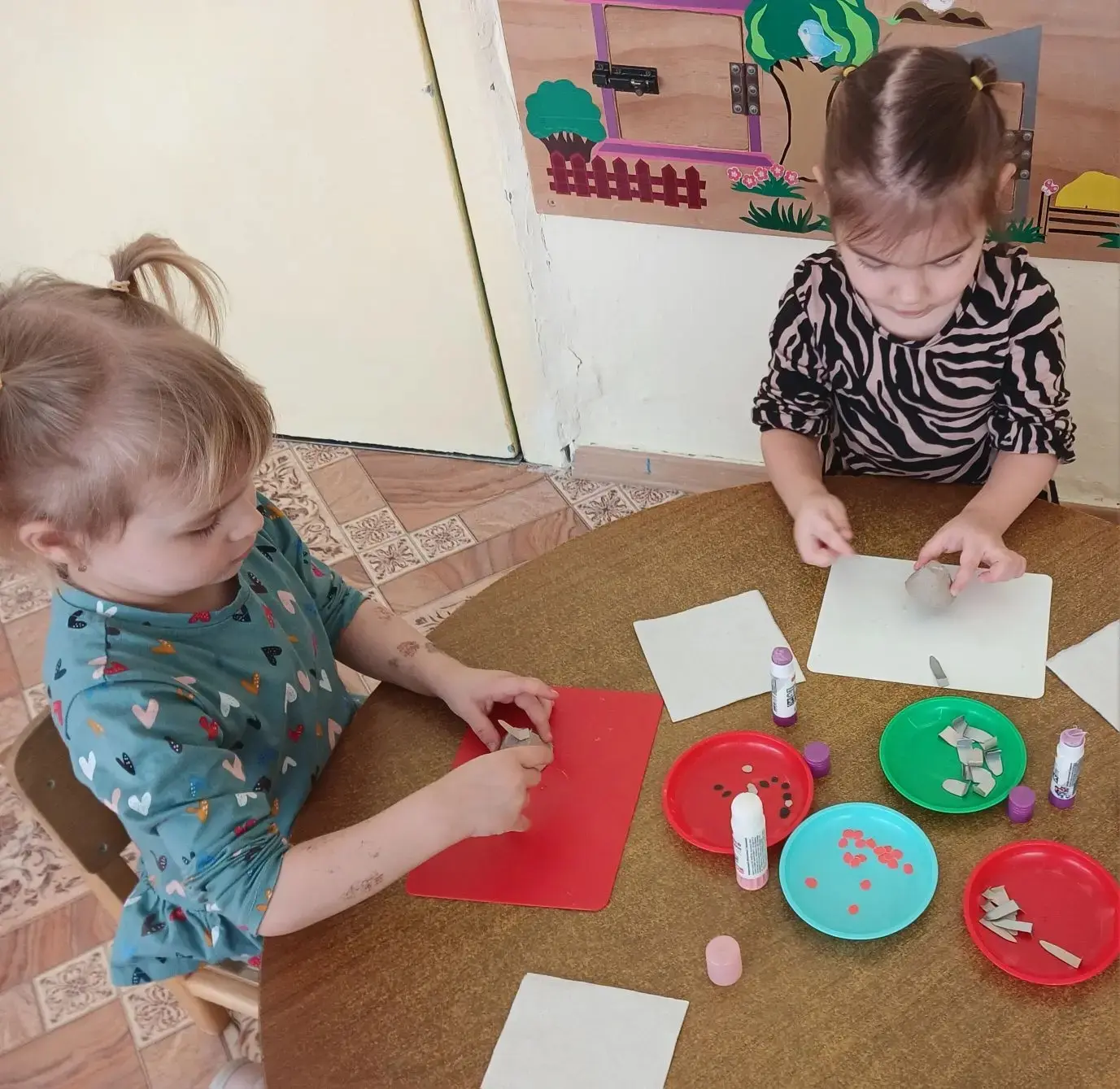 🥚Поделки из яичных ячеек.
