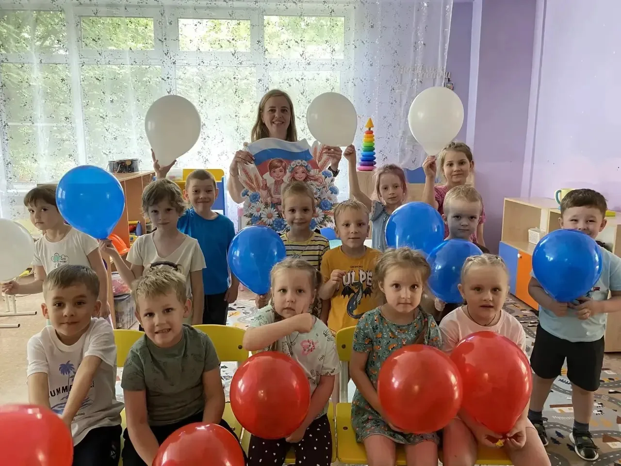 В нашем микрорайоне "Рябинушка" царила особенная атмосфера. Мы говорили с ребятами об одном из самых