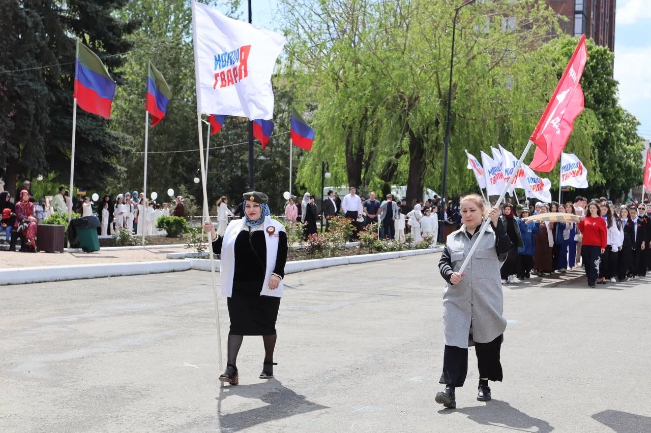 🎖 Большой фоторепортаж с торжественного митинга, прошедшего в Буйнакске в честь празднования 81-й го