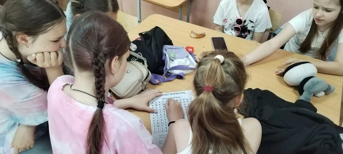 Сегодня отряд "Добрые Тимуровцы" проверяли свою внимательность, ведь вожатая Даша подготовила для ни