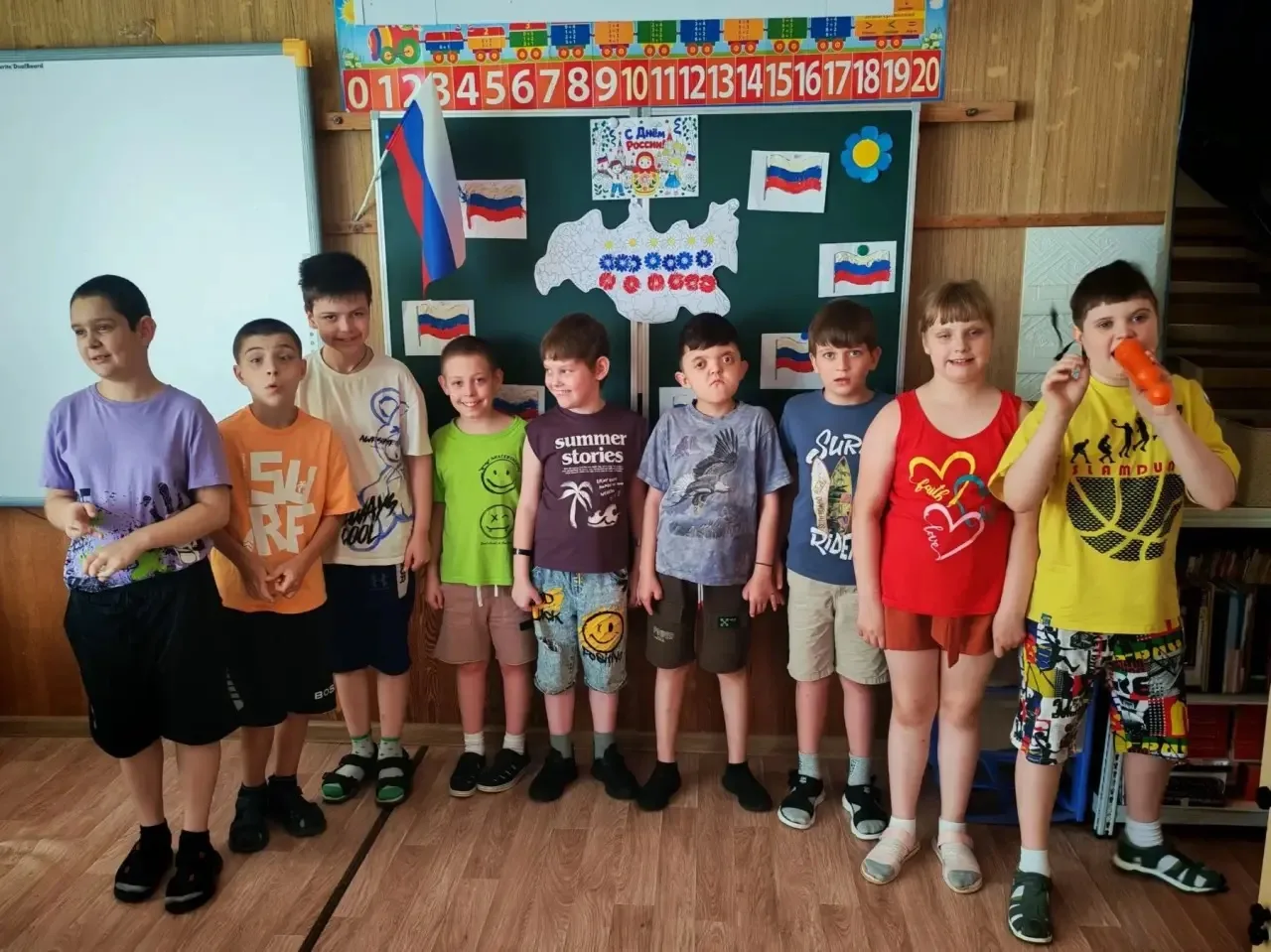 В пришкольном лагере «Родничок» отметили день рождения России!🎉

🇷🇺День независимости России или 
