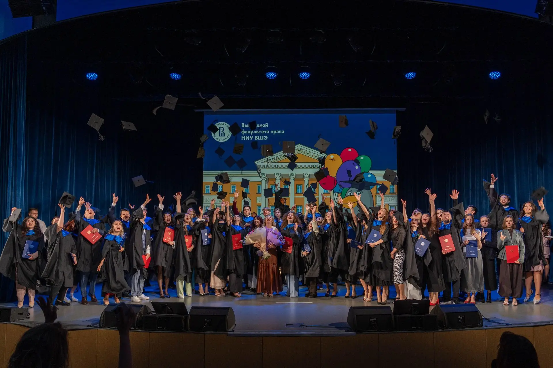 🎉 На факультете права состоялась церемония вручения дипломов выпускникам магистерских программ 2026