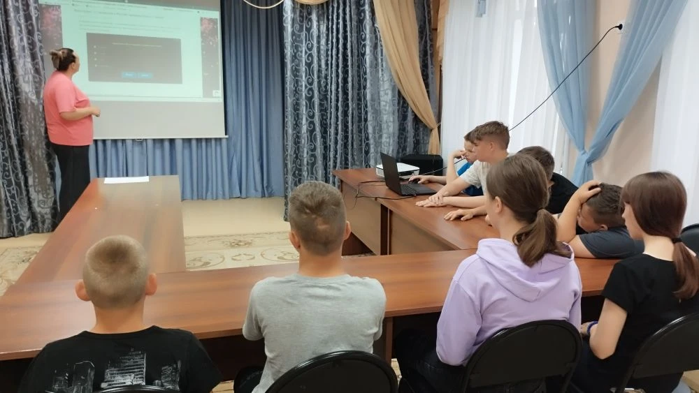 🇷🇺Воспитанники Севского детского дома отметили День России интеллектуальной викториной❤️
