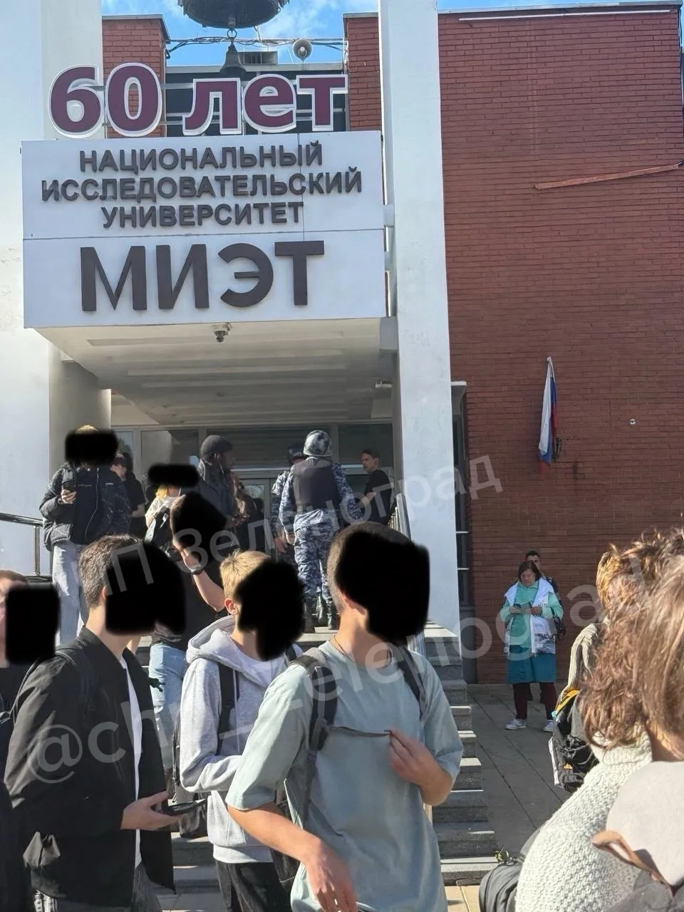 ⚡️⚡️⚡️ На месте эвакуации в МИЭТ работают все необходимые оперативные службы.