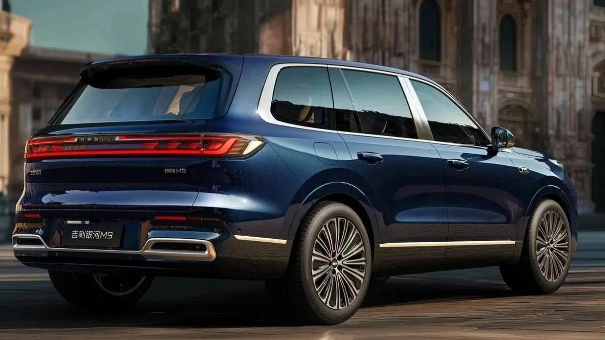 🆕 В Россию приедет флагманский гибрид Geely Galaxy M9.  Модель с шестиместным салоном (2+2+2) будет 