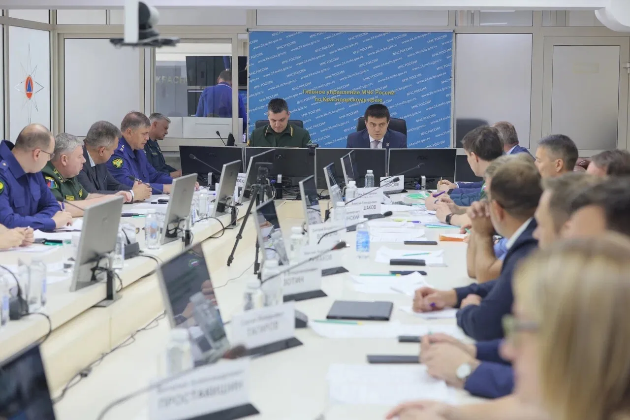 На штабе вместе с руководителем Федерального агентства лесного хозяйства Иваном Советни...