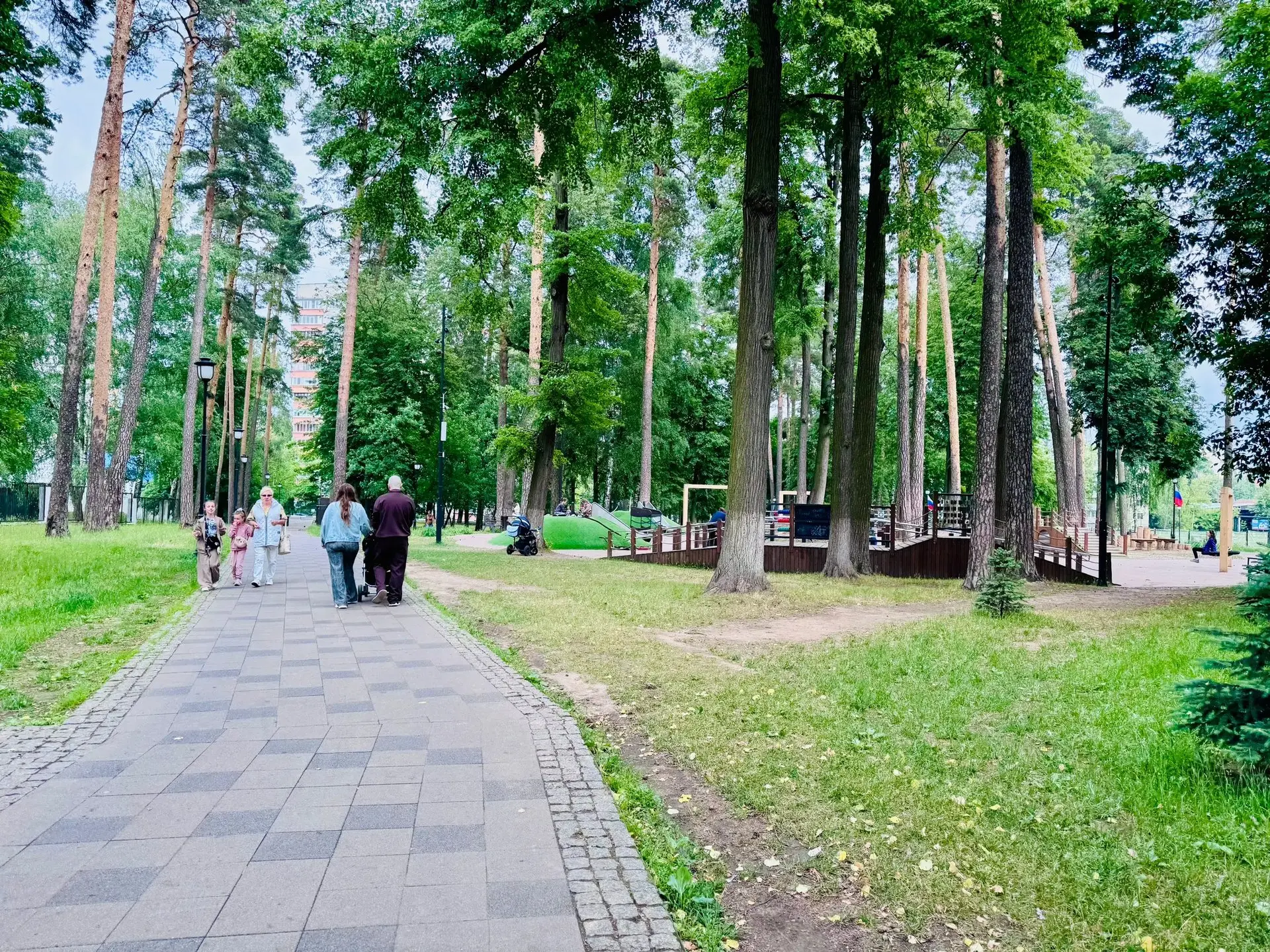 В Раменском парке в понедельник для вас работают:

АТТРАКЦИОНЫ - 11:00 - 21:00
ПЕРЕВЁРНУТЫЙ ДОМ - 10