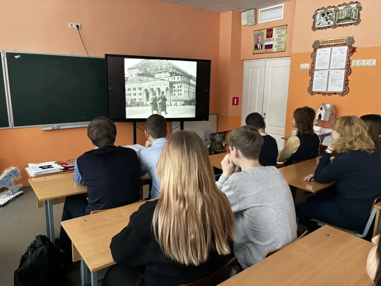 🇷🇺 В рамках проекта партии «Единая Россия» - «Успех в единстве поколений» в нашем лицее прошли класс