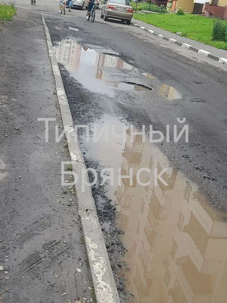 🔷Нам пишут: На ул. Романа Брянского 7. произвели дважды ямочный ремонт. Но лучше не ст...