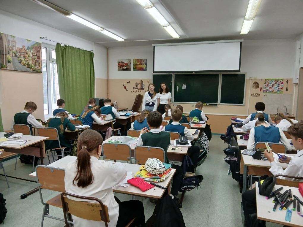 🕊️ К истокам слова на крыльях пера!  На этой неделе волонтёры нашего корпуса «ЖИЗНЬ» провели серию м