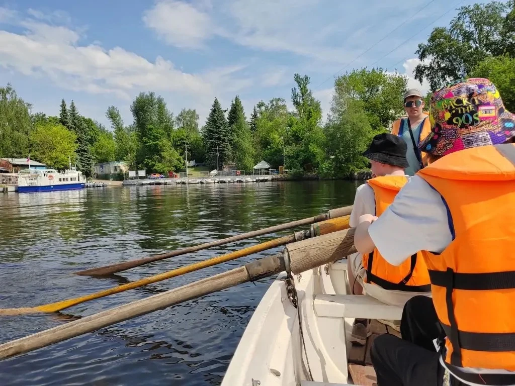 Активный день 9А на базе центра «Гермес»! 💪🔥  Очередной день в школе — это не только парты и доска, 