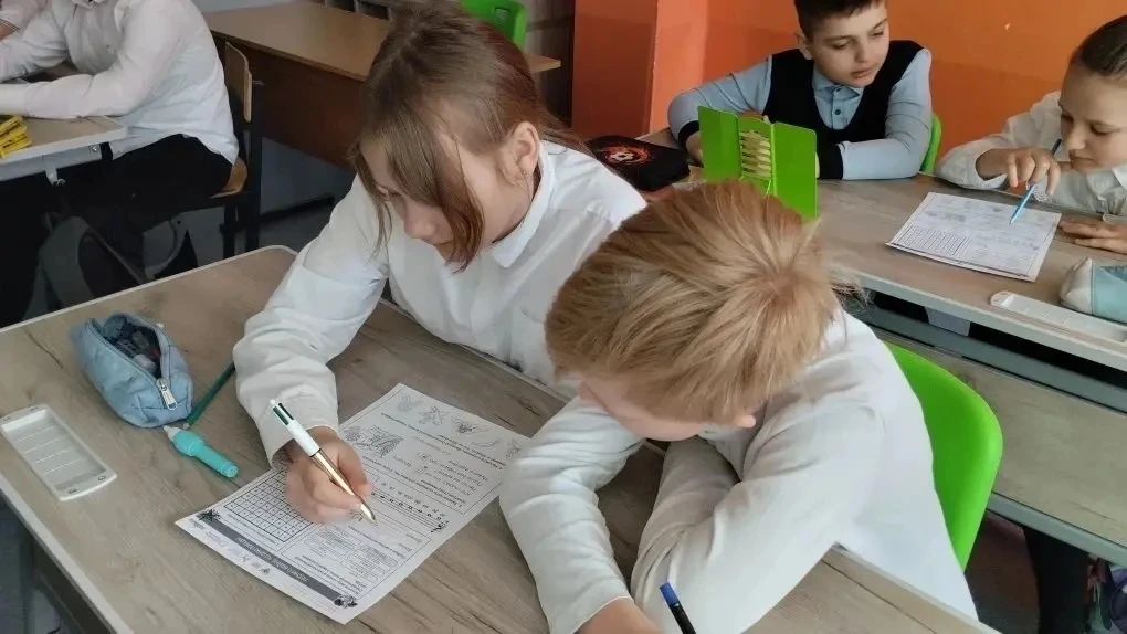 4 мая в МБОУ «Школа современного образования учебная началась с торжественной линейки , посвящённой 