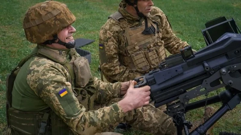 ВСУ обещают держать Константиновку до конца лета, в городе уже 26 флагов РФ

Российские военные могу